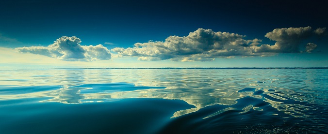 Specchio d'acqua e nuvole